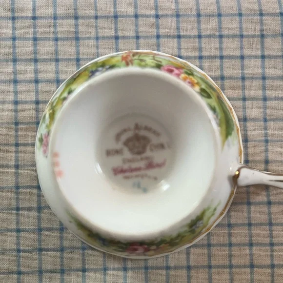 Royal Albert Chelsea Bird Tea Cups - Picture 10 of 16